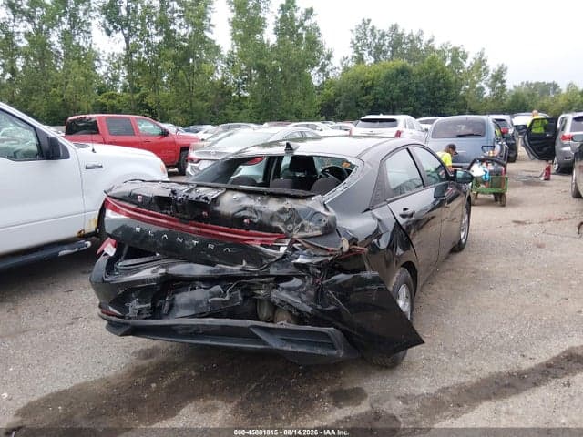 2021 HYUNDAI ELANTRA SE 4