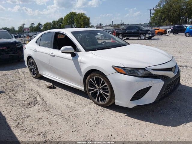 2018 TOYOTA CAMRY SE 1