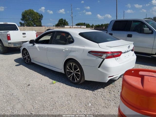 2018 TOYOTA CAMRY SE 3