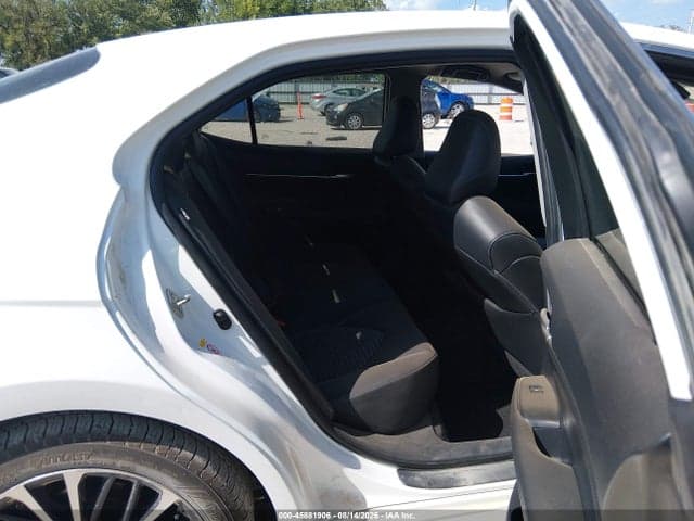 2018 TOYOTA CAMRY SE 8
