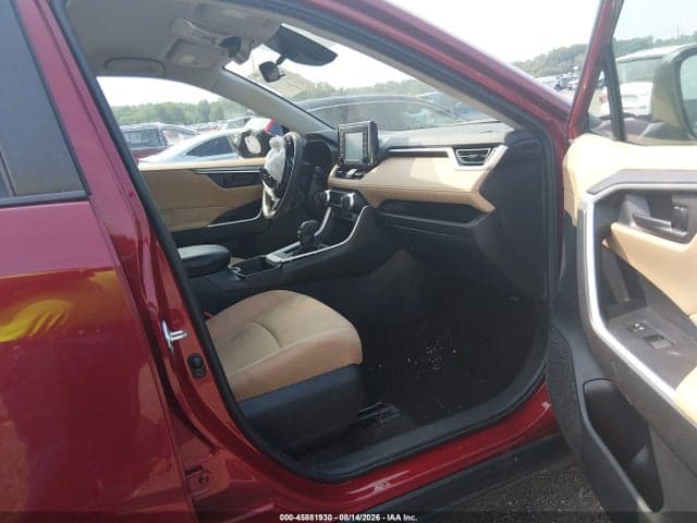 2020 TOYOTA RAV4 LE 5