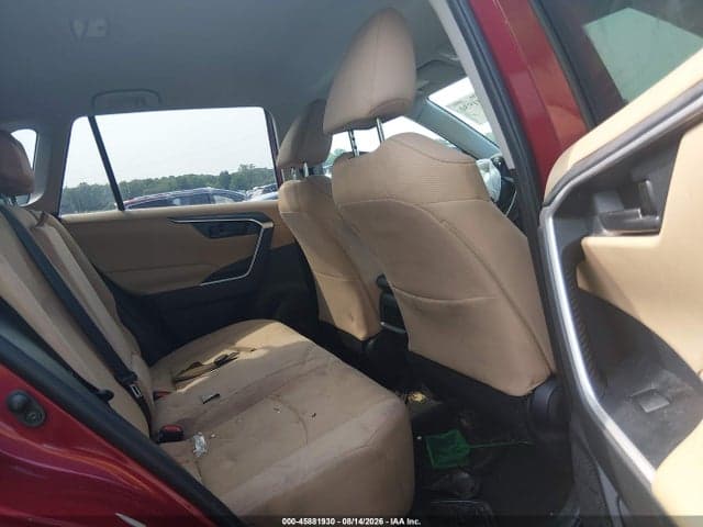 2020 TOYOTA RAV4 LE 8
