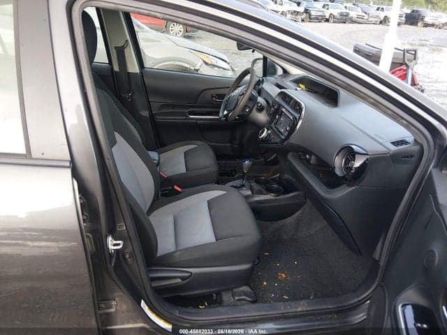 2019 TOYOTA PRIUS C LE 5