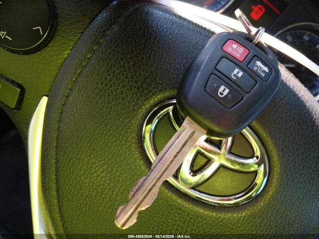 2019 TOYOTA COROLLA LE 11