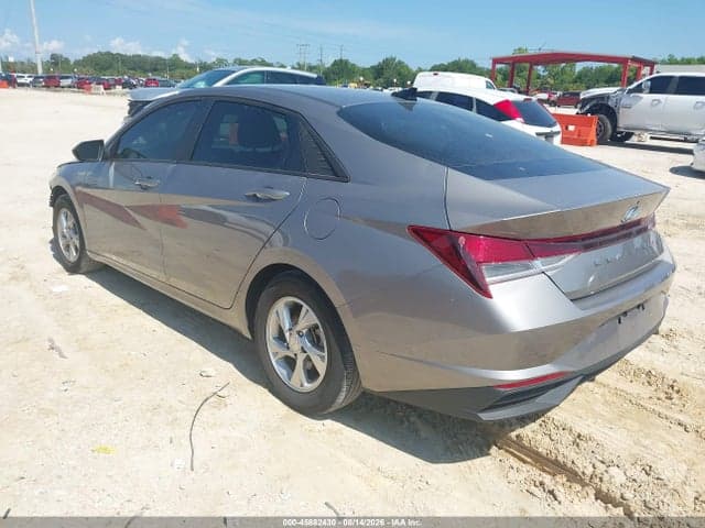 2022 HYUNDAI ELANTRA SE 3