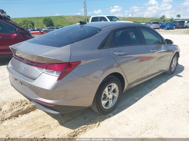 2022 HYUNDAI ELANTRA SE 4