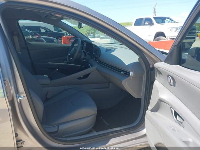 2022 HYUNDAI ELANTRA SE 5