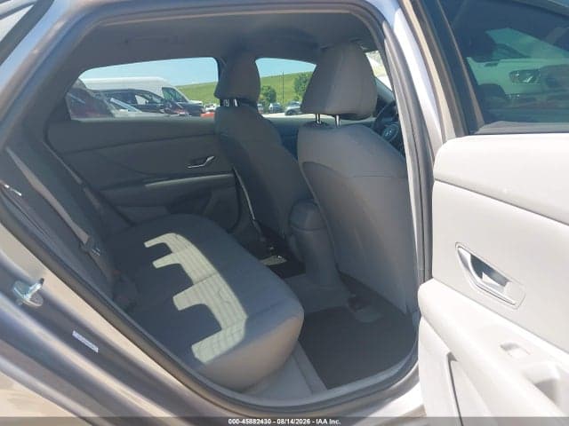 2022 HYUNDAI ELANTRA SE 8