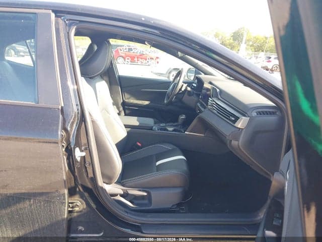 2025 TOYOTA CAMRY SE 5