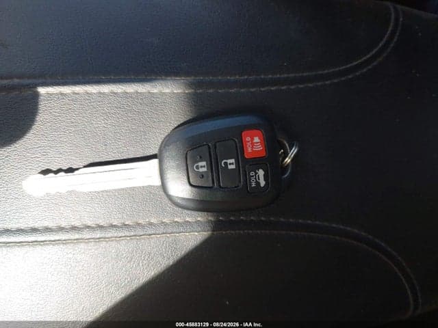 2018 TOYOTA COROLLA LE 11