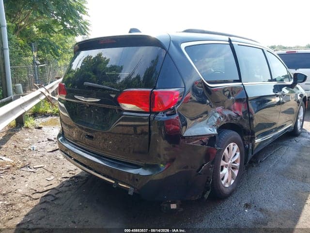 2017 CHRYSLER PACIFICA TOURING-L 4