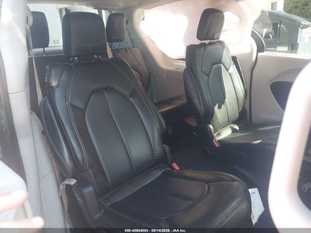 2023 CHRYSLER PACIFICA TOURING L 8