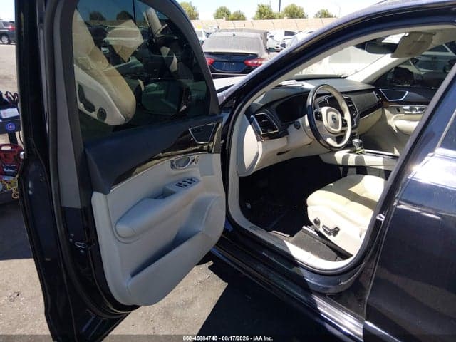 2017 VOLVO XC90 T6 MOMENTUM 5