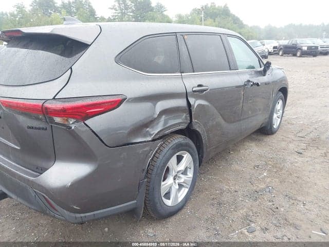 2021 TOYOTA HIGHLANDER HYBRID LE 6