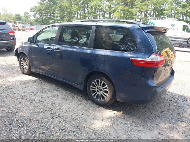 2018 TOYOTA SIENNA XLE 8 PASSENGER 3
