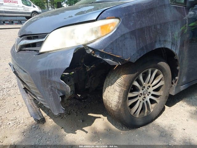 2018 TOYOTA SIENNA XLE 8 PASSENGER 6