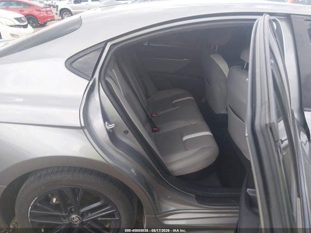 2025 TOYOTA CAMRY SE 8