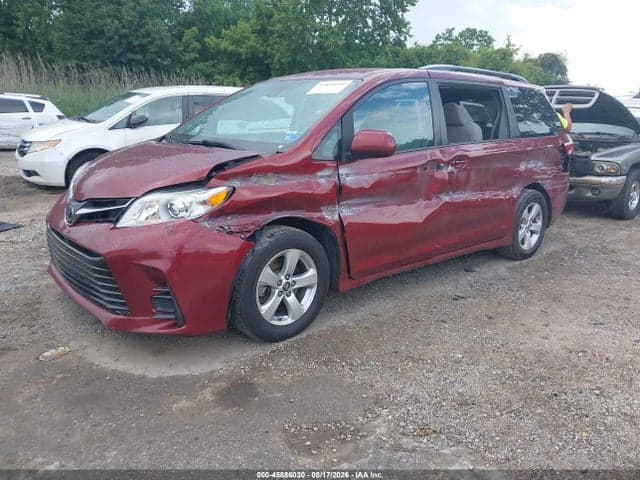 2018 TOYOTA SIENNA LE 8 PASSENGER 2