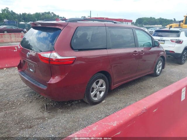 2018 TOYOTA SIENNA LE 8 PASSENGER 4