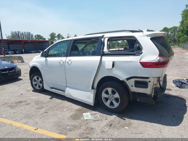 2020 TOYOTA SIENNA LE 3