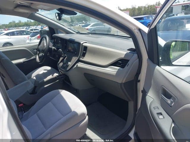 2020 TOYOTA SIENNA LE 5