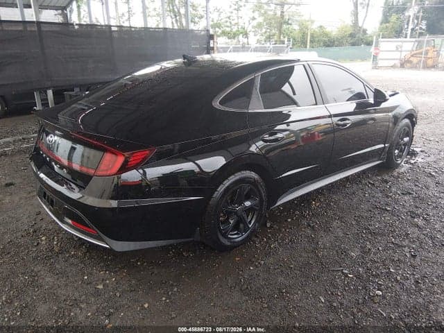 2022 HYUNDAI SONATA SE 4