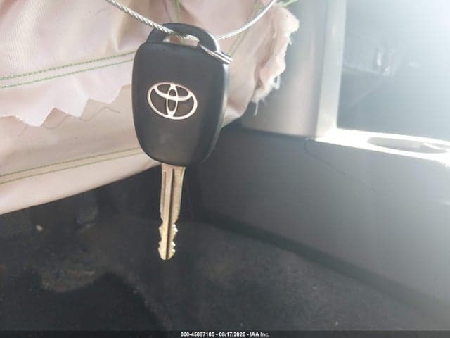 2017 TOYOTA RAV4 XLE 11