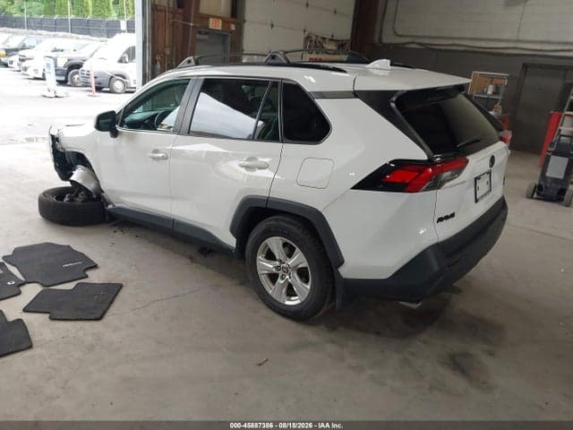 2021 TOYOTA RAV4 XLE 3