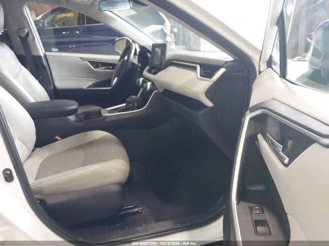 2021 TOYOTA RAV4 XLE 5