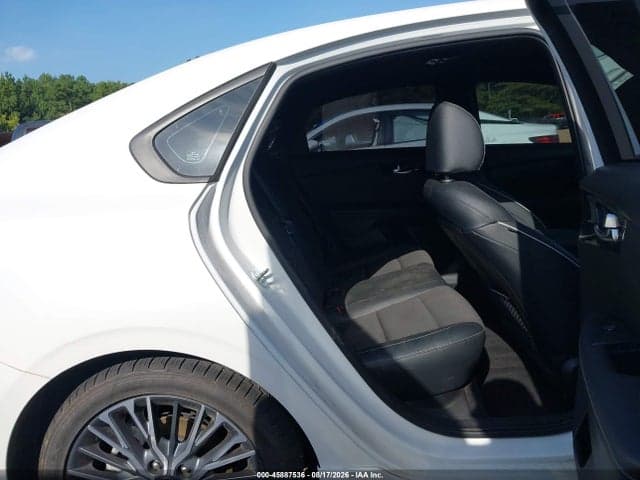 2023 KIA FORTE GT LINE 8