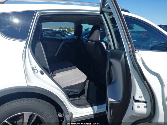2017 TOYOTA RAV4 XLE 8
