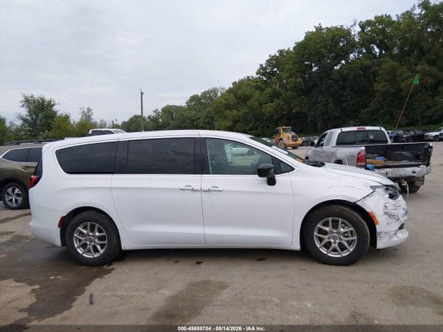 2024 CHRYSLER VOYAGER LX 13