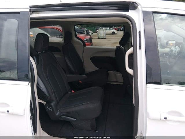 2024 CHRYSLER VOYAGER LX 8