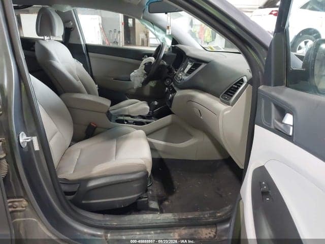 2017 HYUNDAI TUCSON SE 5