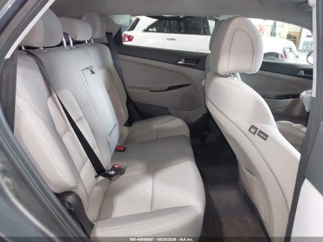 2017 HYUNDAI TUCSON SE 8