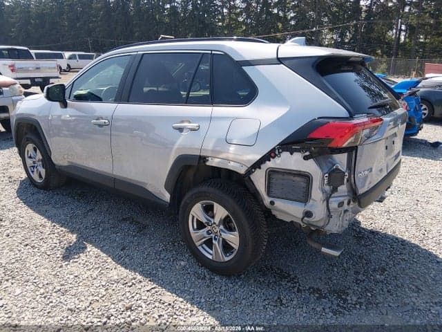 2022 TOYOTA RAV4 XLE 3