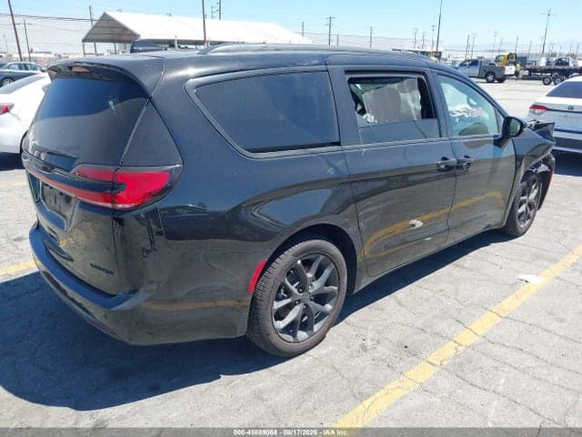 2027 CHRYSLER PACIFICA LIMITED 4