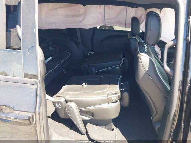2027 CHRYSLER PACIFICA LIMITED 8
