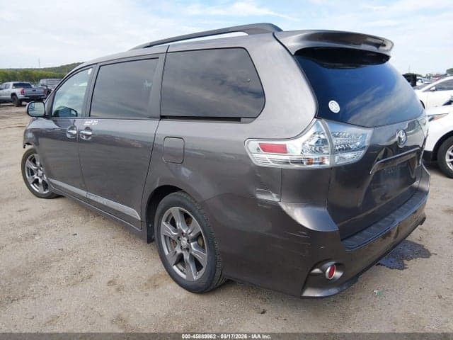 2017 TOYOTA SIENNA SE 8 PASSENGER 3