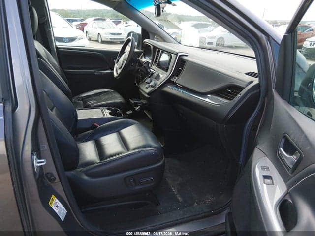 2017 TOYOTA SIENNA SE 8 PASSENGER 5