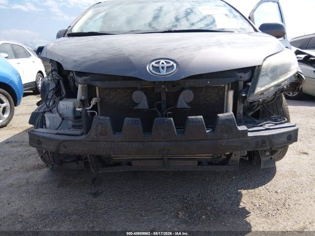 2017 TOYOTA SIENNA SE 8 PASSENGER 6