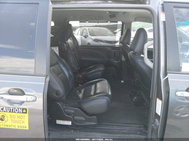 2017 TOYOTA SIENNA SE 8 PASSENGER 8