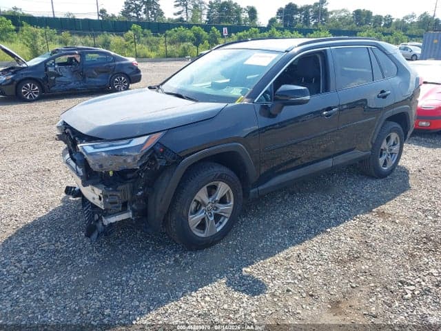 2022 TOYOTA RAV4 XLE 2