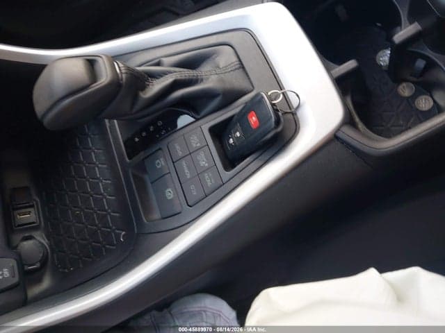 2022 TOYOTA RAV4 XLE 11