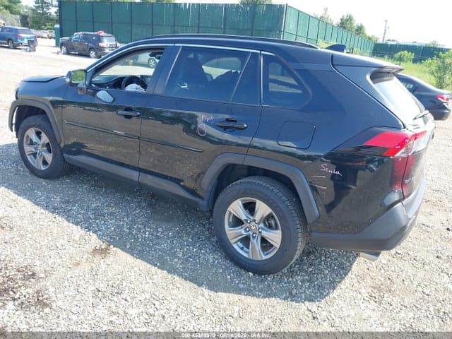 2022 TOYOTA RAV4 XLE 3