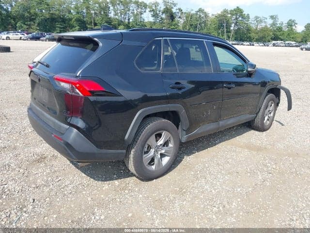 2022 TOYOTA RAV4 XLE 4