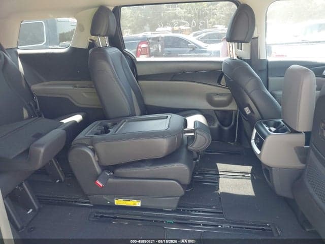 2027 KIA CARNIVAL 8