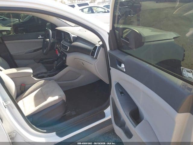 2020 HYUNDAI TUCSON SE 5