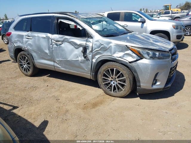 2018 TOYOTA HIGHLANDER SE 1