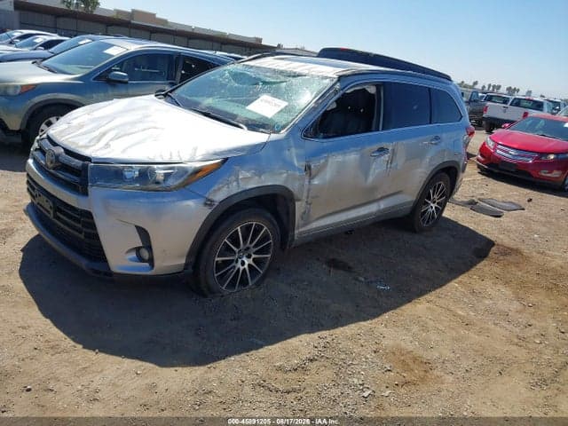 2018 TOYOTA HIGHLANDER SE 2